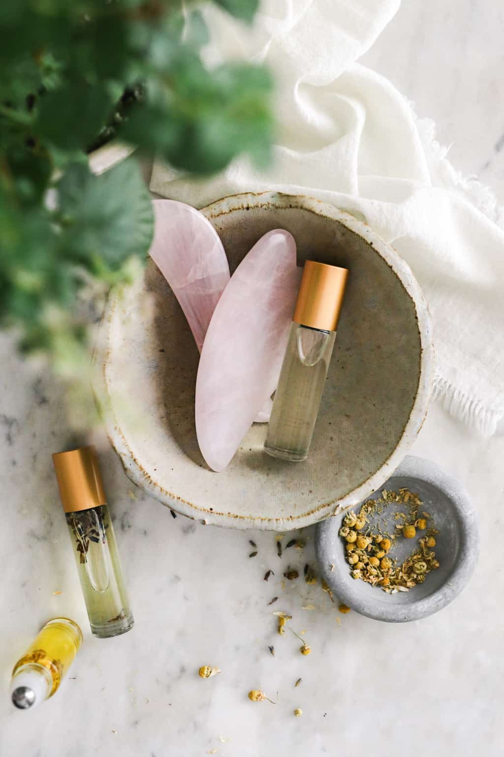 How one can Do Gua Sha Face Therapeutic therapeutic massage with Necessary Oils (+ Blends for Every Pores and pores and skin Kind)