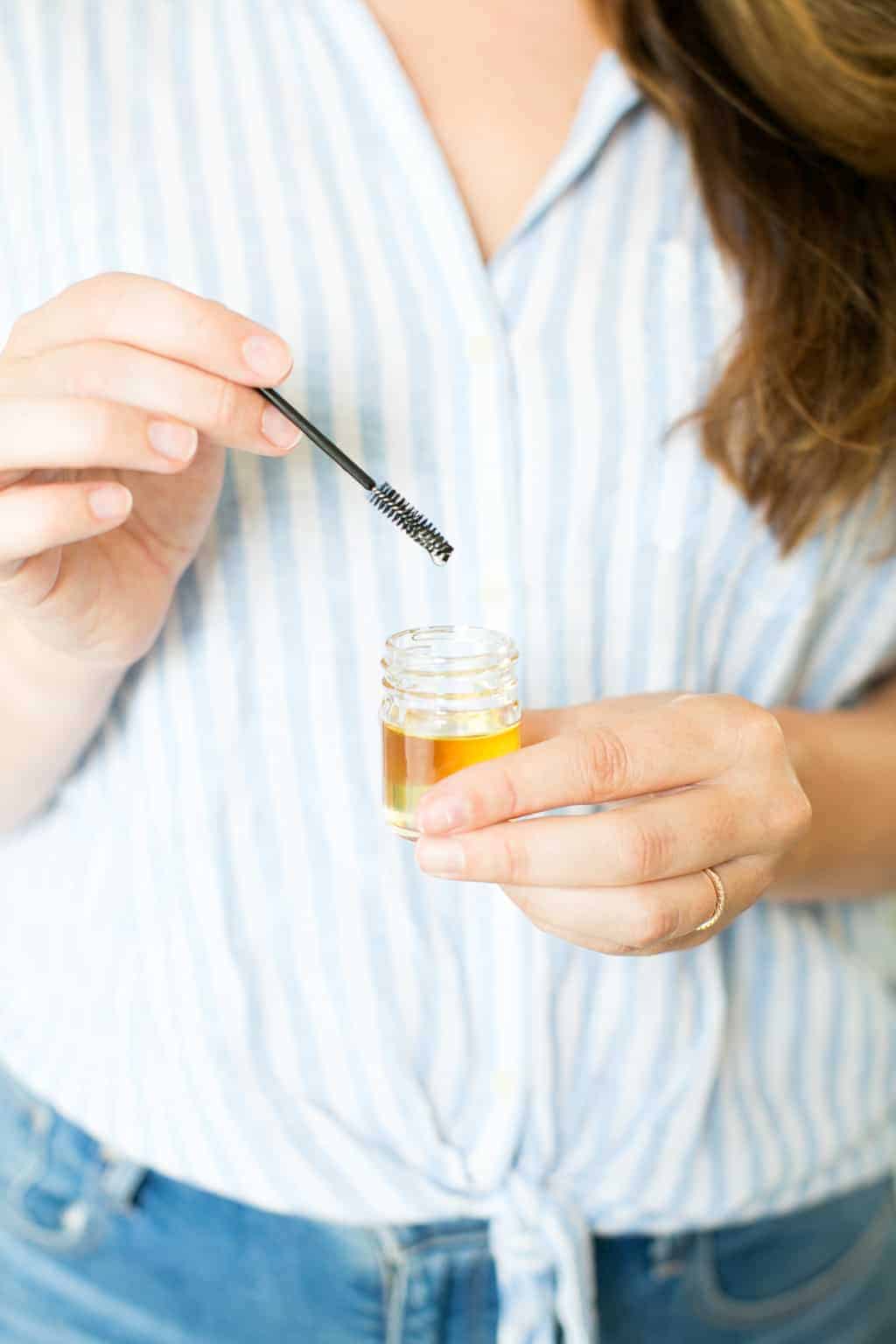 Get Engaging Brows With This DIY Castor Oil Eyebrow Serum